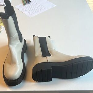 H&M women’s Chelsea boots never worn brand new